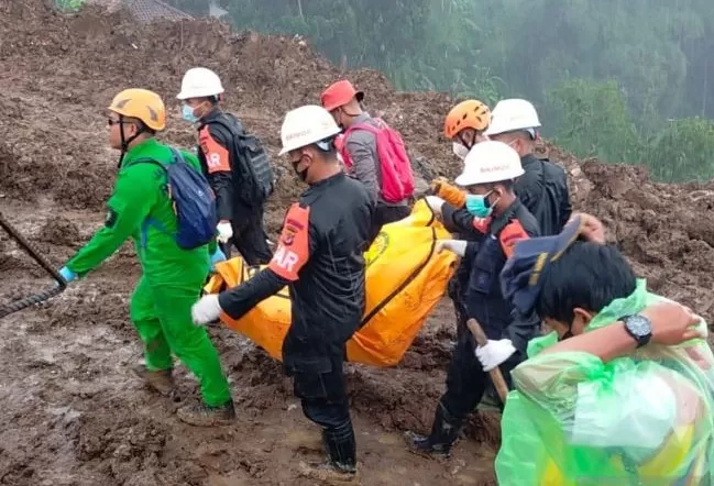 Tim SAR Kembali Temukan Dua Jenazah Gempa Cianjur Tertimbun Longsor