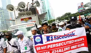 AKUN DIBLOKIR, MASSA FPI GERUDUK KANTOR FACEBOOK