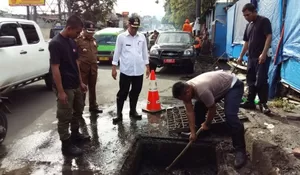 Selokan Mampet, Camat Turun Tangan