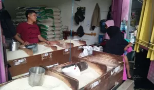Harga Beras Mahal, Pemilik Warung Nasi Mengeluh