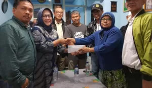 Tinjau Lokasi Bencana, Ade Yasin- Iwan Setiawan Beri Bantuan