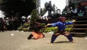 ASYIK... PENCAK SILAT CIMANDE TERBANG KE PARIS