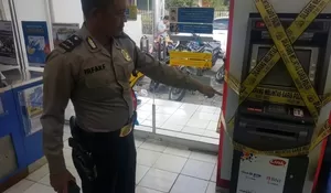 USAI BOBOL ATM DI MINIMARKET, PERAMPOK AMBIL SUSU KEMASAN