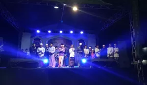 Warga Cimahpar Nyimak  Tausiyah Tiga Penceramah