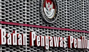 Baliho Bergambar  Ketum Parpol Harus  segera Dicopot