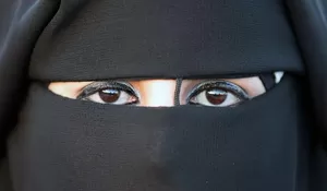 Kementrian Agama Selidiki Alasan Kampus yang Skors Dosen karena Bercadar