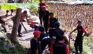 Laskar Dewa Kerja Bakti Bangun Jaling Bareng Warga