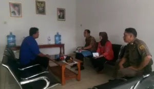 Safari Perizinan, Pemcam  Korek Data Perusahaan