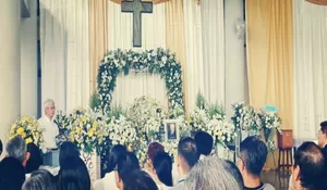 Larung Abu Jenazah Tunggu Hari Baik