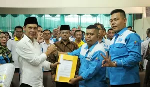Jaro Ade Teken Kontrak Politik Tolak Upah Murah