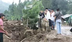 Jaro Ade Peduli Korban Banjir dan Longsor Sukamakmur
