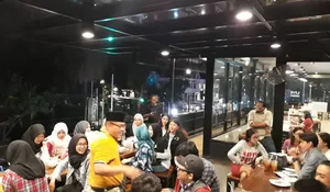 Kumpulkan Mahasiswa di Resto, Begini Gaya STS Kampanye...