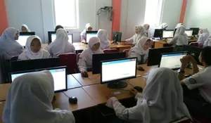 UNBK, SMK Humanika Bagi Waktu Hingga Tiga Sesi