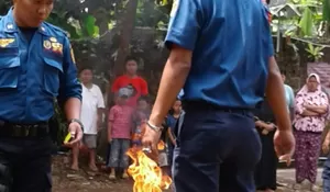 Warga Gadog Dilatih Jinakkan Si Jago Merah