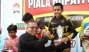 Kejuaraan Motocross dan Grasstrack Ajang Pencarian Crosser Berbakat