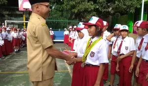 Siswa Berprestasi Dipajang Didepan Sekolah