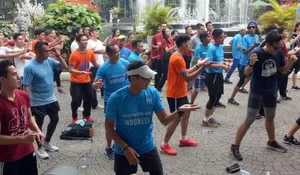 Senam Poco-poco Bareng Sandiaga