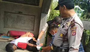Tidur Panjang di Atas Makam