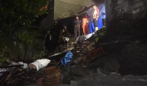 Empat Rumah Diterjang Longsor, 7 KK Diungsikan