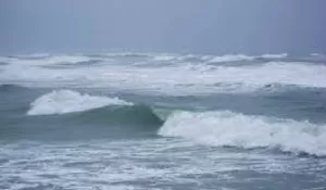 Gelombang Pasang Palabuhanratu Hantam Puluhan Bangunan