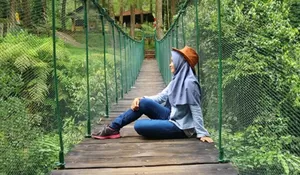 Penangkarang Elang Loji Menyapa Elang Sambil Menikmati Alam