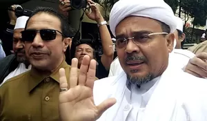 Di Rumah Kediaman Habib Rizieq Syihab Ada Orang Yang Memasang Bendera Isis