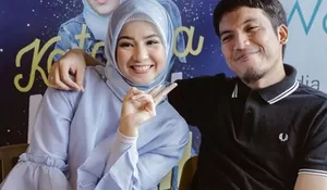 Desta Mengungkapkan Awal Mula Hubungannya dengan Istri