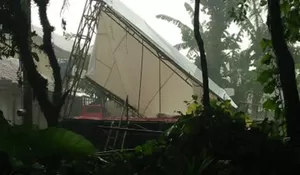 Puting Beliung Terjang Kampung Nanggela