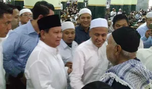 Prabowo Salat Jumat di Semarang