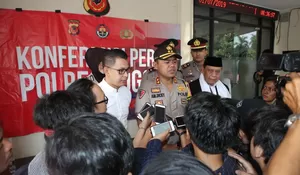 Usai Jadi Tersangka, Polisi Tahan Perempuan Pembawa Anjing ke Dalam Masjid