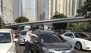 Kendaraan Keluar Exit Tol Tomang 'Disasar' Dishub saat Uji Coba Ganjil Genap