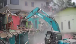 Digusur, Warga di Puncak Bogor Sempat Lempari Alat Berat dengan Batu