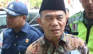 Angkat Guru Honorer, Mendikbud Ancam Beri Sanksi