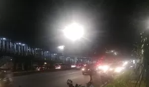 Terjadi bentrokan di Semanggi, Jalan Sudirman depan Ratu Plaza jadi 2 arah