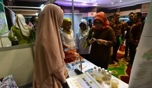 Ade Yasin Kepincut Hasil Karya Putra Daerah