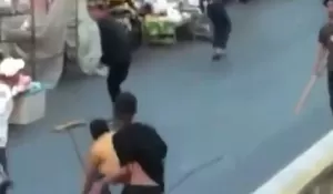 Dua Kelompok Warga Tawuran di Pasar Tanah Abang