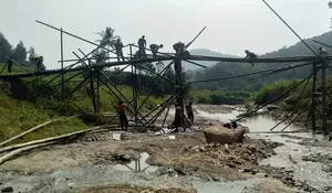 Desa Buanajaya Butuh Jembatan Permanen