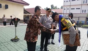 16 Tahun Mengabdi, Aiptu Aris Berangkat Umrah Gratis