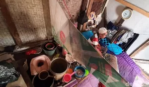 Soleh Tidur Berdampingan dengan Lubang WC