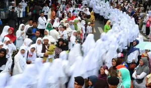 Ribuan Santri Menyemut di Jalur Lingkar Selatan