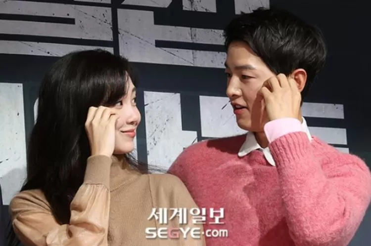 Song Joong Ki Berbagi Tanda Cinta Dengan Shin Hyun Bin Tampil Awet