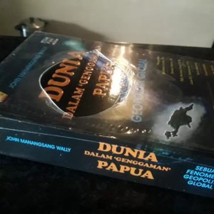 Hari Ini, Buku 'Dunia Dalam Genggaman Papua' Karya John Manangsang ...