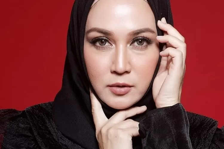 Biodata Dan Fakta Menarik Dina Lorenza Artis Yang Dikabarkan Dekat Dengan Ariel Noah Klik