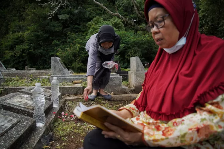 Tata Cara Dan Bacaan Doa Ziarah Kubur Yang Benar Dilengkapi Rangkaian