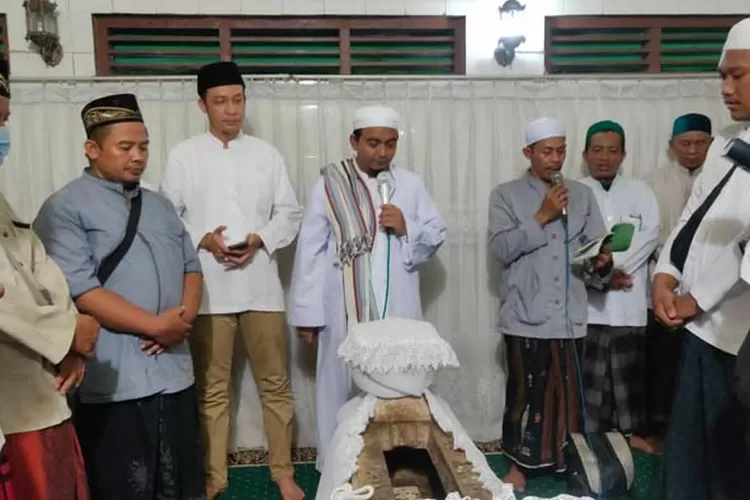 Tata Cara Dan Bacaan Doa Ziarah Kubur Dan Nyekar Suara Merdeka