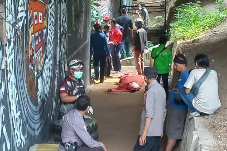 Di Temukan Di Kali Ciliwung Mayat Pria Tanpa Busana Di Kenali Dari