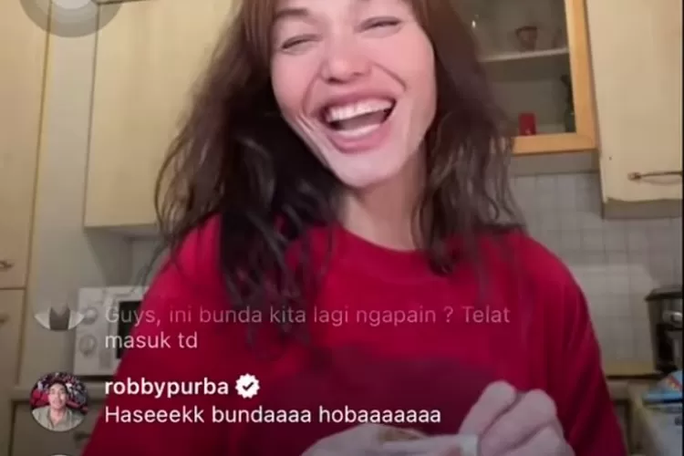 Biodata Dan Profil Bunda Corla Ratu Jreng Yang Viral Di TikTok