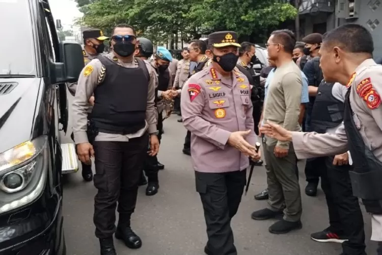 Kapolri Di TKP Ditemukan Belasan Kertas Bertuliskan Protes Terkait