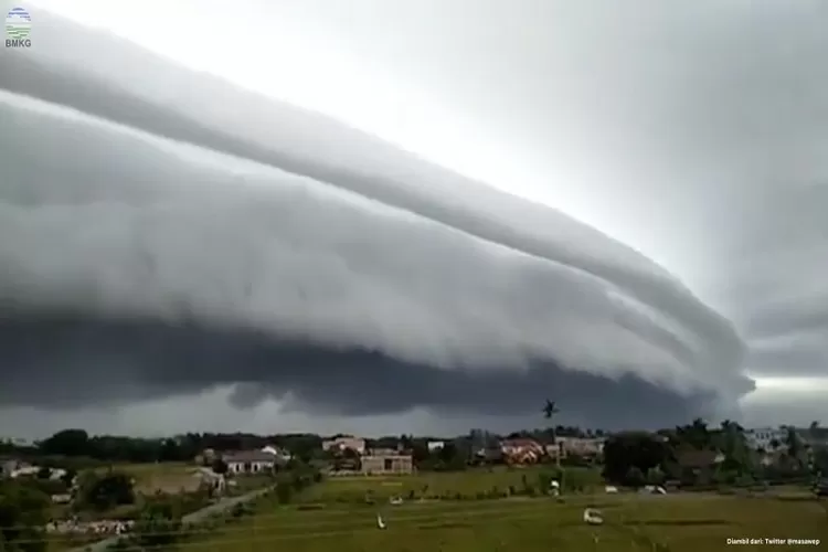 Disimak Ini Ciri Awan Cumulonimbus Yang Kerap Picu Bencana Bromo Today