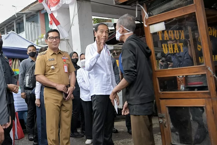 Viral Video Jokowi Dan Ridwan Kamil Adu Ketangkasan Memainkan Lato